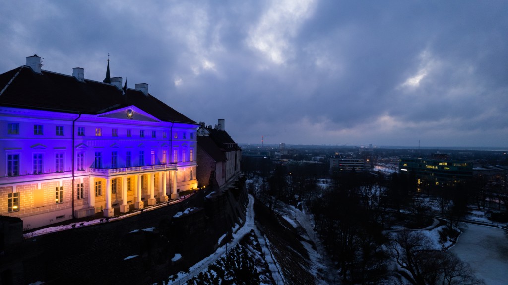 Ukraina värvid Stenbocki majal.jpg