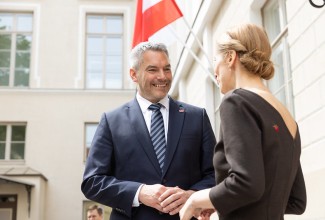 Peaminister K. Kallas tervitamas Austria liidukantslerit