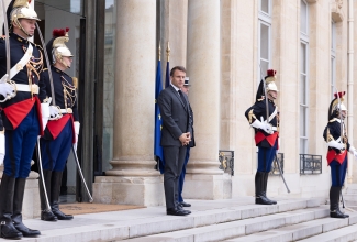 Prantsusmaa president Emmanuel Macron Élysée palee trepil
